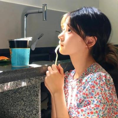 踏浪女人
